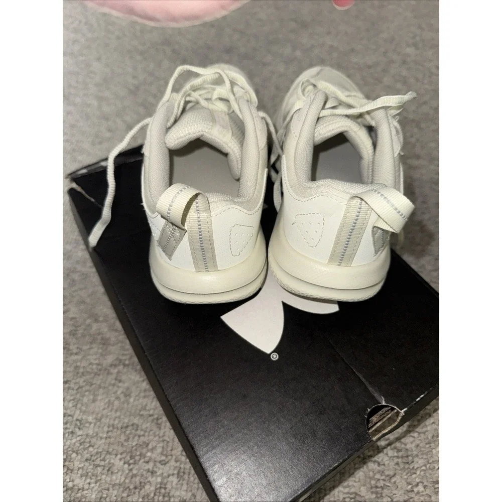 (W) UA Charged Verssert 2 Silt White 3027180-200 Size 6